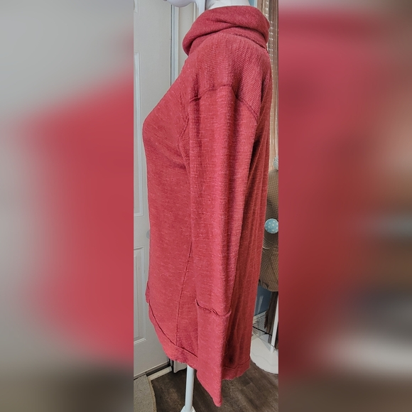 Free People We The Free Split Back Chunky Turtleneck Womens XS Rusty Brick Boho - Picture 3 of 12